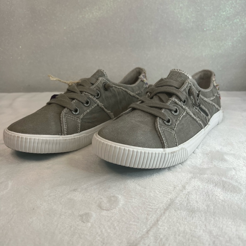 Blowfish Malibu size 8 1/2 for woman